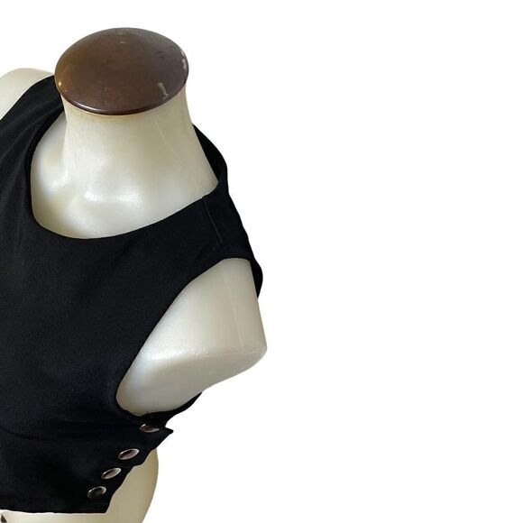 Black sleeveless top with silver side snaps 💚🌻 - Picture 2 of 5